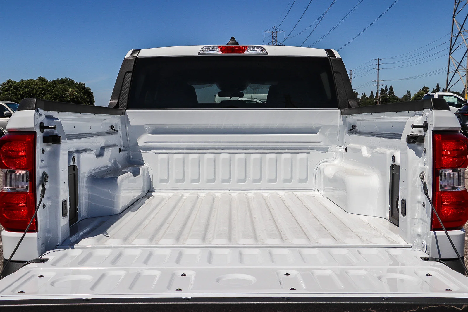 New 2026 Oxford White Ford XL image 13