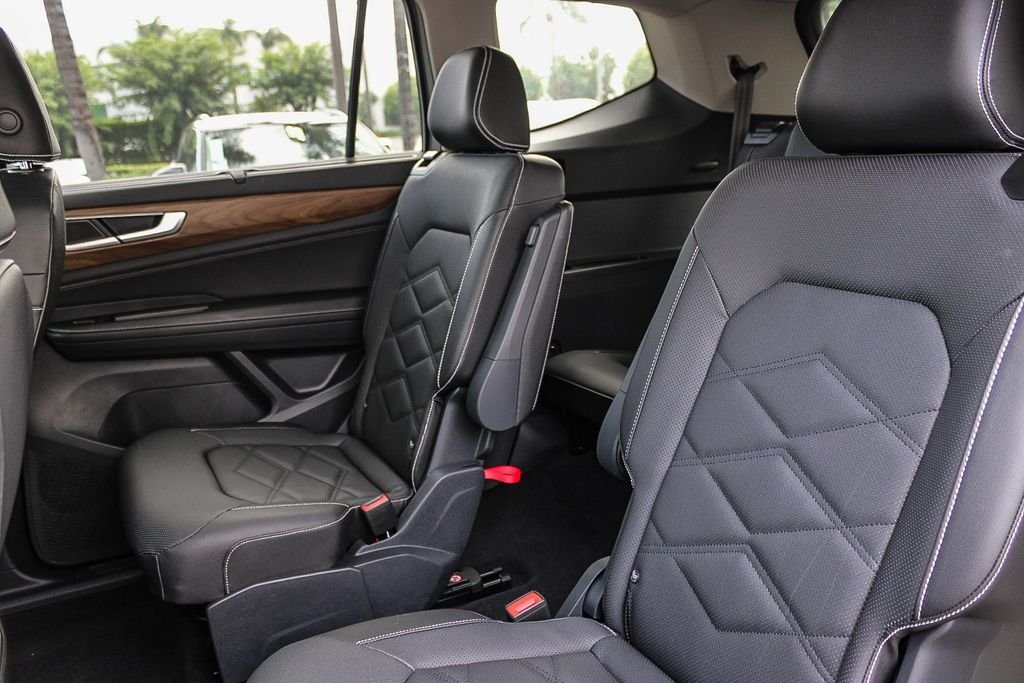 Used 2026 Gray Volkswagen 2.0T SE w/Technology image 18