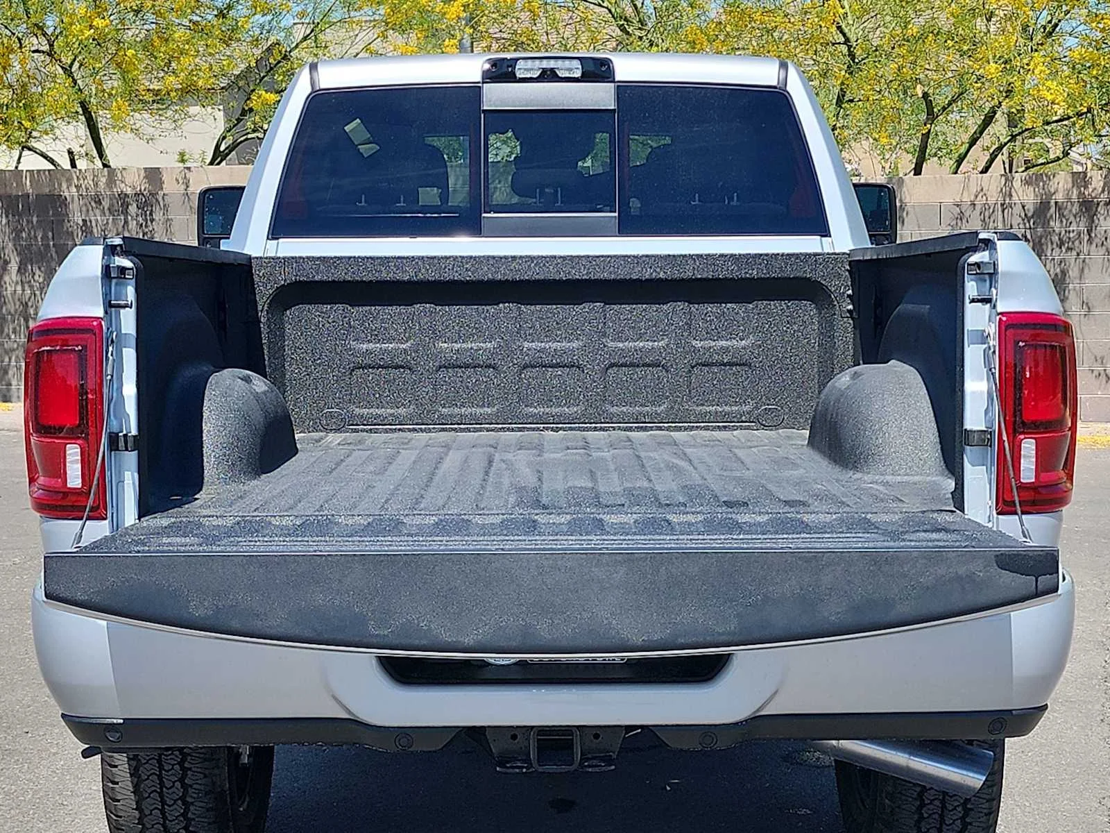 New 2026 Silver-Zynith Exterior Paint RAM Big Horn image 23