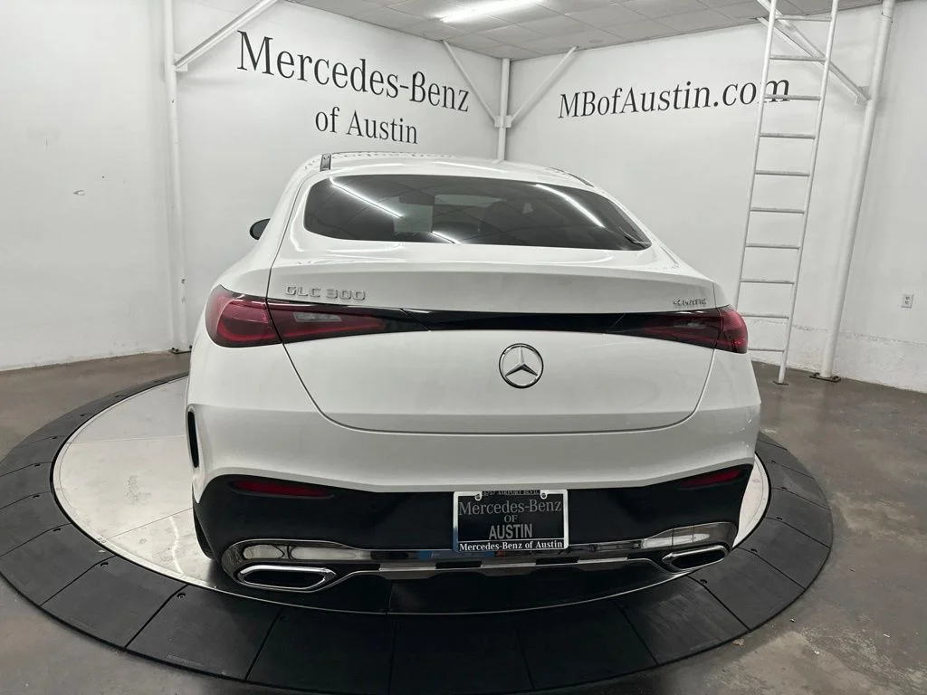 New 2027 White Mercedes-Benz GLC 300 image 6