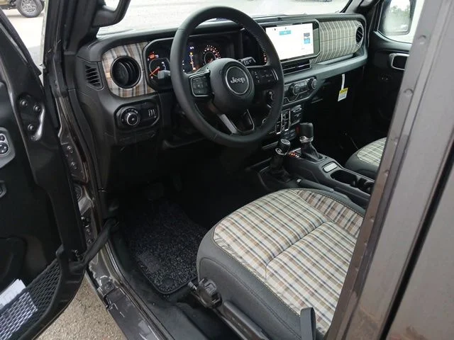 New 2026 Granite Crystal Metallic Clear-Coat Exterior Paint Jeep 85th Anniversary Edition image 47