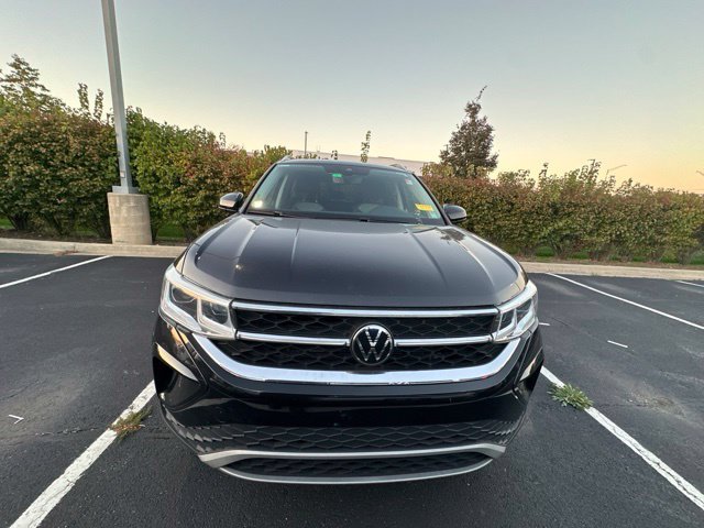 Certified Used 2023 Black Volkswagen 1.5T SEL image 21