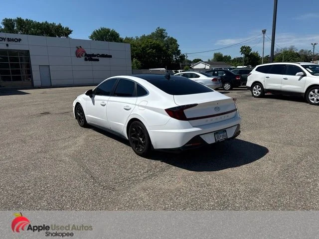 Used 2023 White Hyundai SEL image 4
