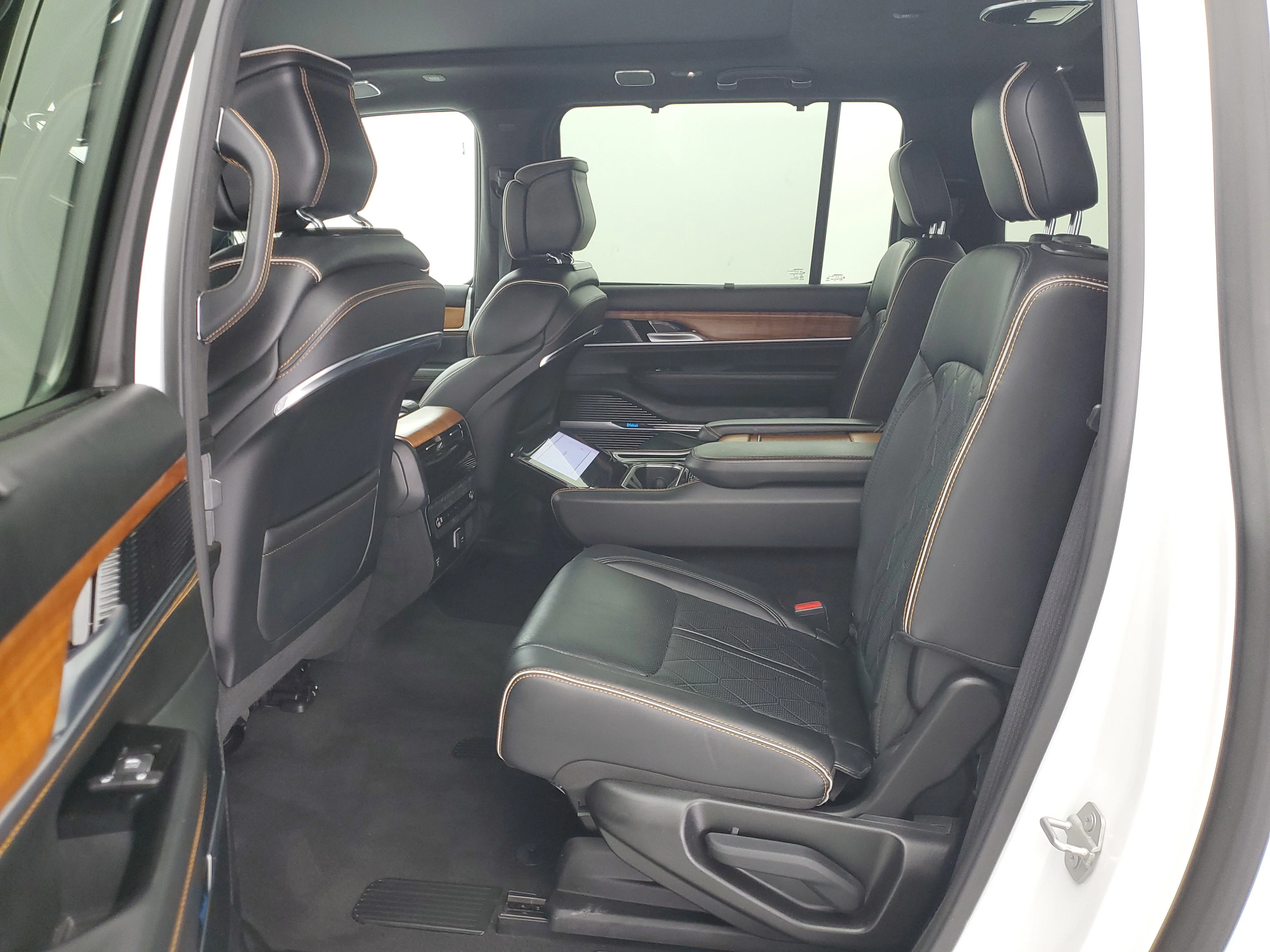 2024 Jeep Grand Wagoneer L Series III - Photo 12