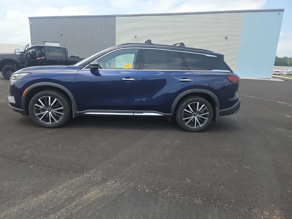 Used 2024 Blue INFINITI Autograph image 8