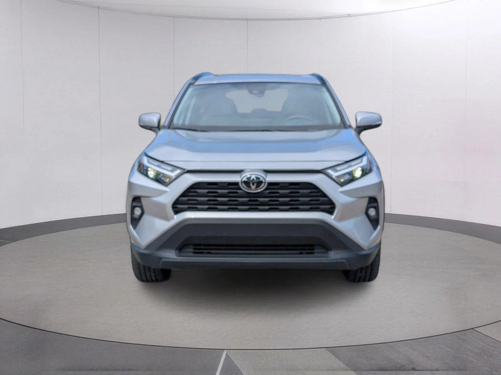 Used 2024 Silver Sky Metallic Toyota XLE Premium image 10