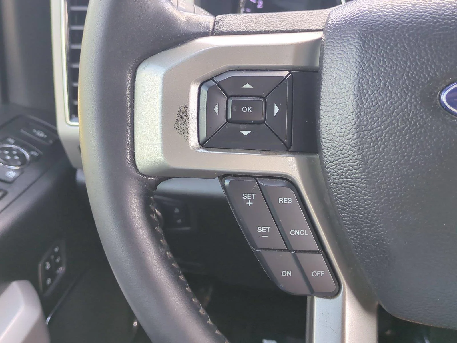 Used 2021 Oxford White Ford Lariat image 19