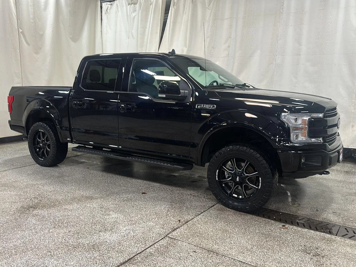 Used 2019 Agate Black Metallic Ford LARIAT image 7
