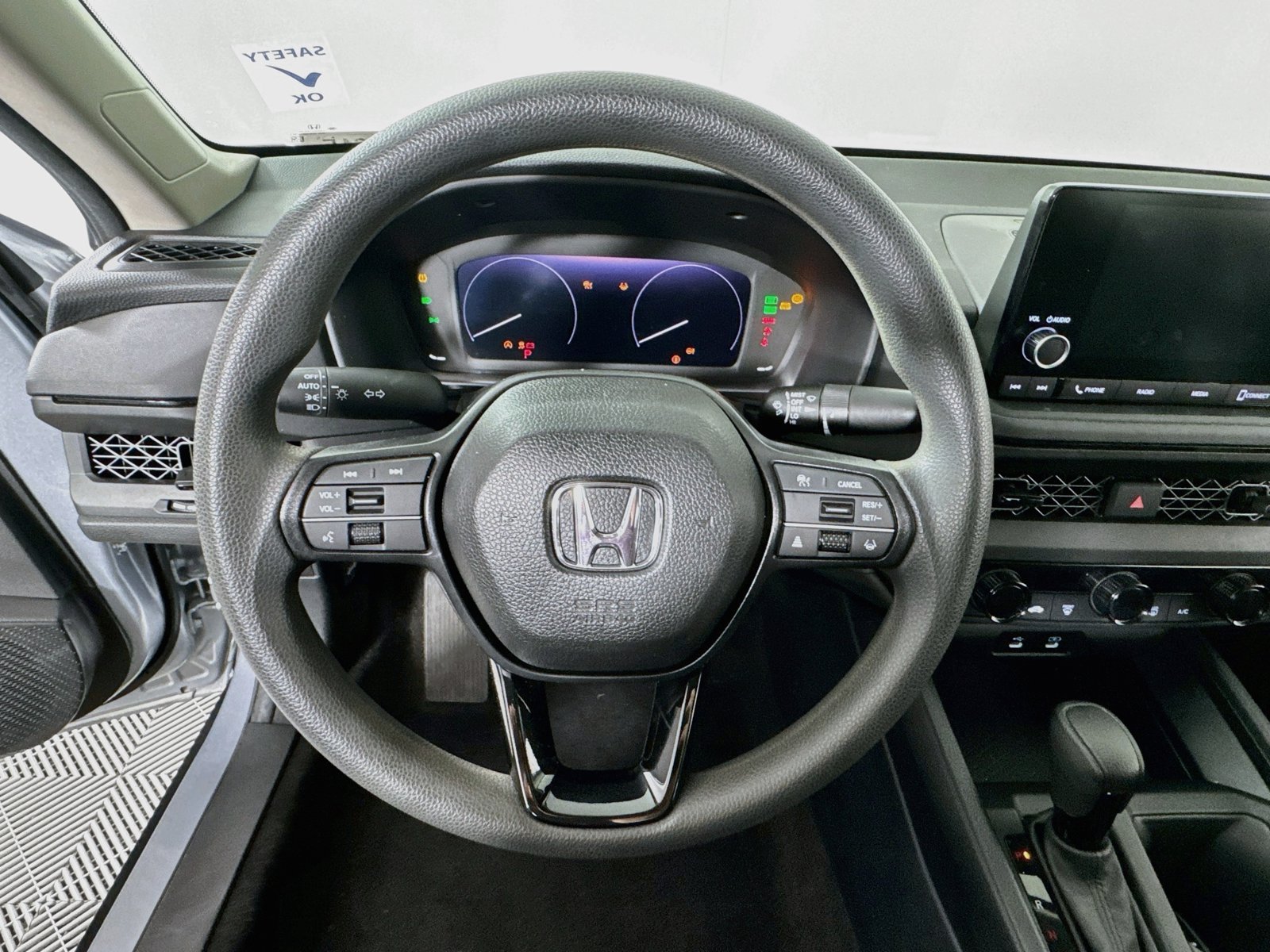 Used 2025 Solar Silver Metallic Honda LX image 12
