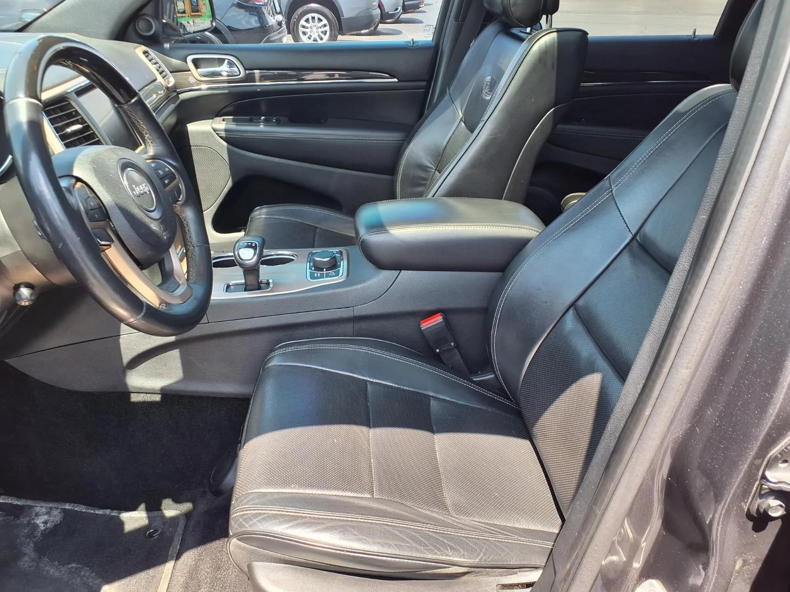 Used 2015 Gray Jeep Overland image 9