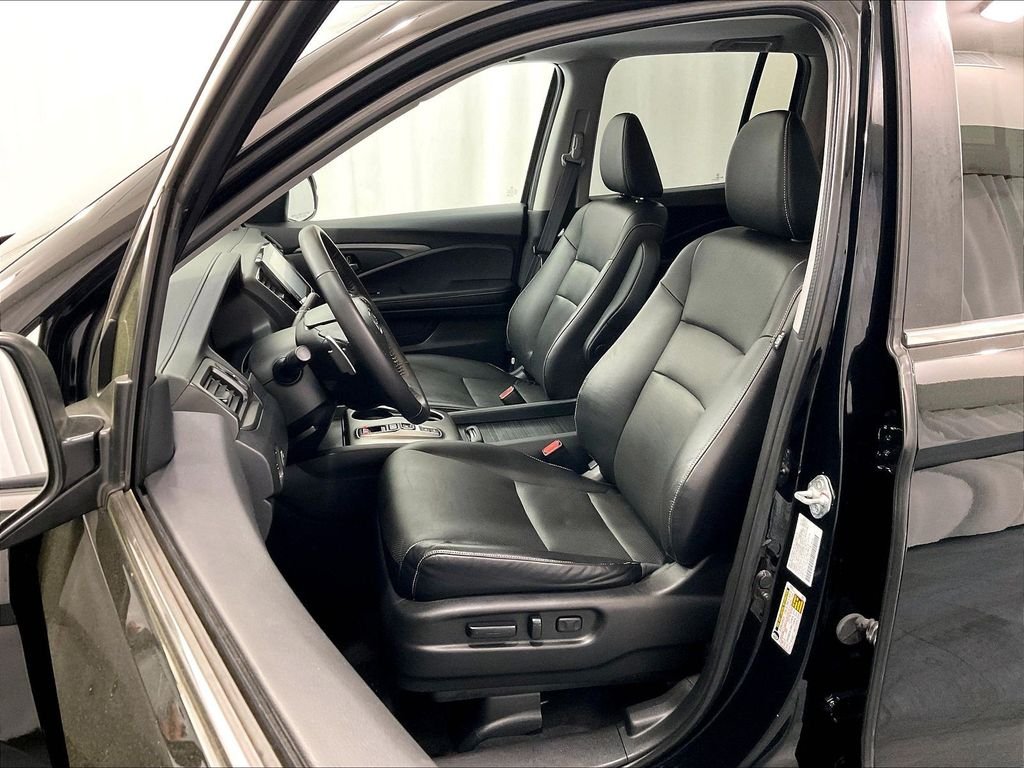Used 2023 Black Honda RTL image 10