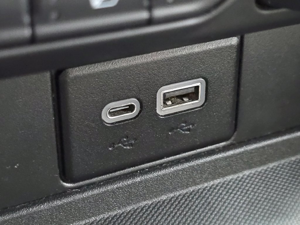 2022 GMC Yukon SLT - Photo 35