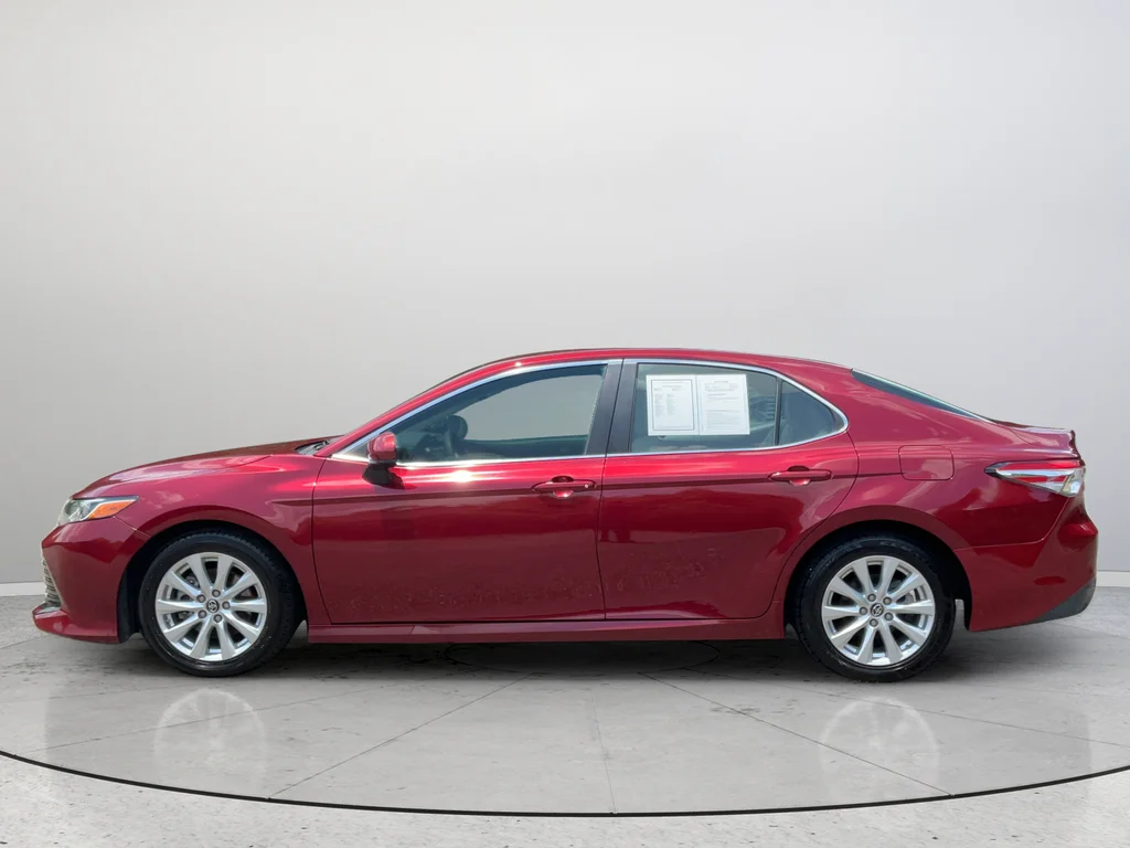 Used 2018 Red Toyota LE image 10