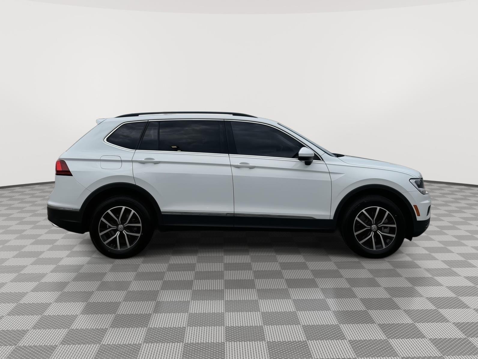 Used 2021 Pure White Volkswagen SE image 7