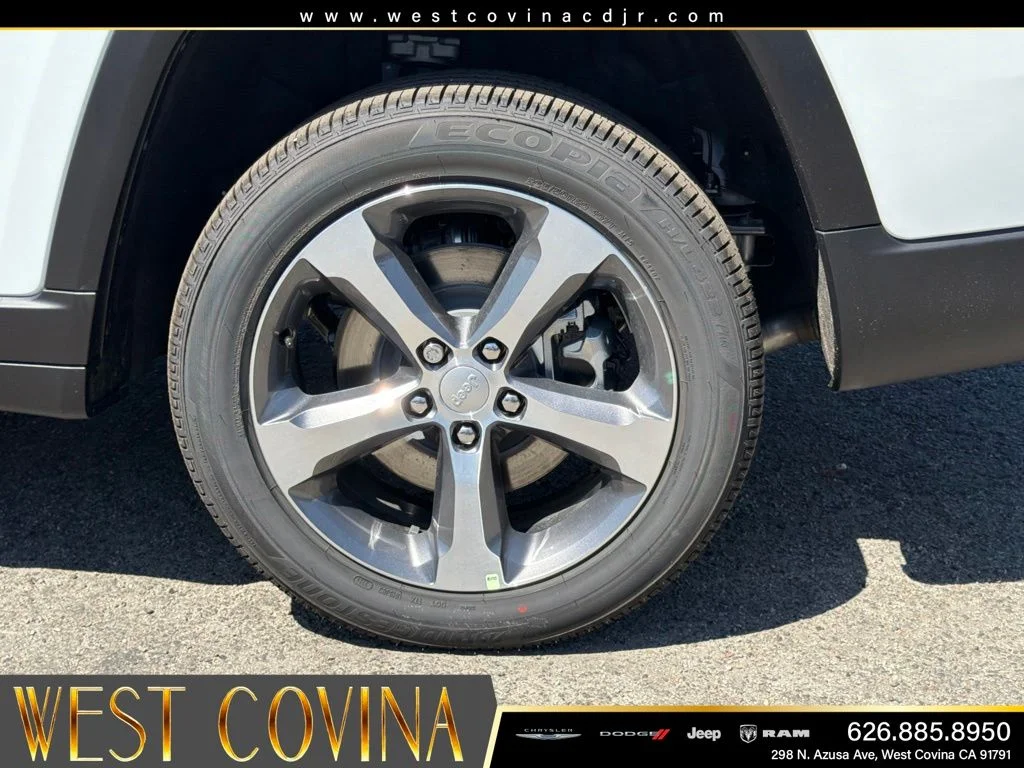 New 2026 Bright White Clear-Coat Exterior Paint Jeep Limited image 18