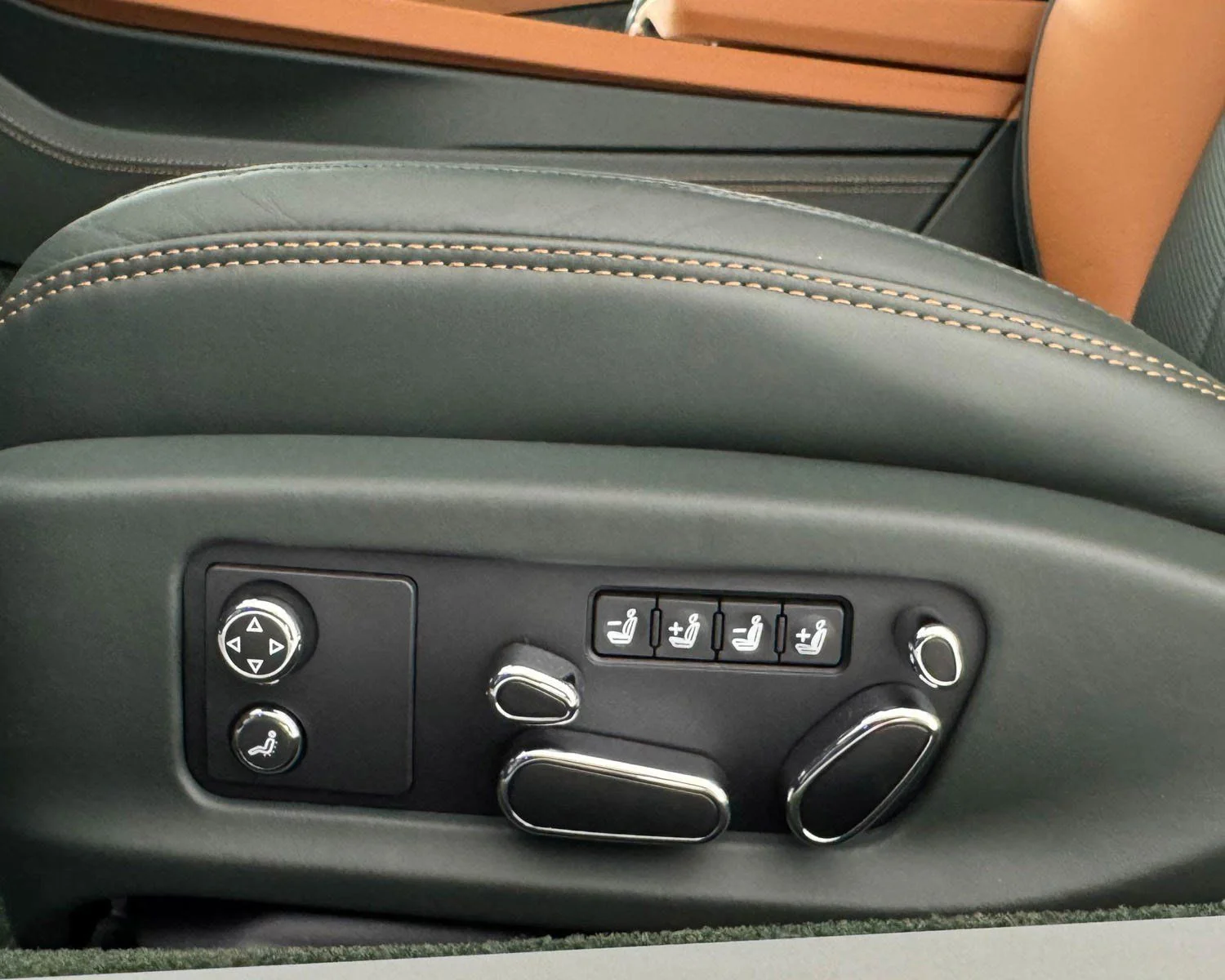 Used 2024 Green Bentley V8 S image 16