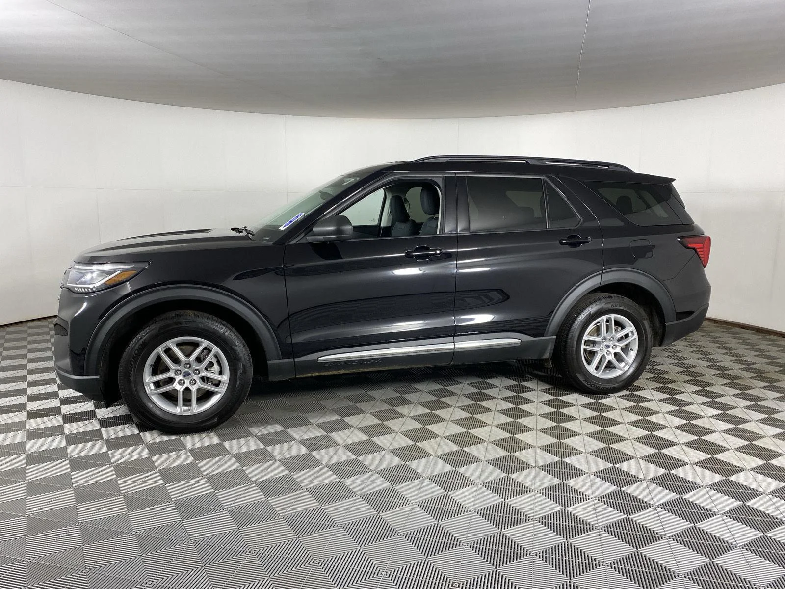 Used 2025 Agate Black Metallic Ford Active image 7