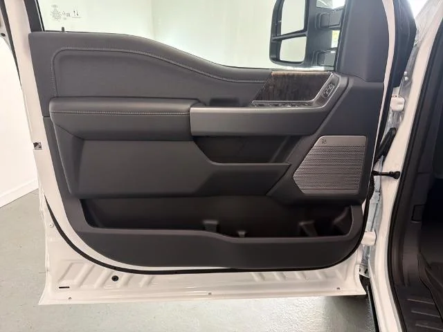 New 2027 Oxford White Ford F-250® Lariat® image 27