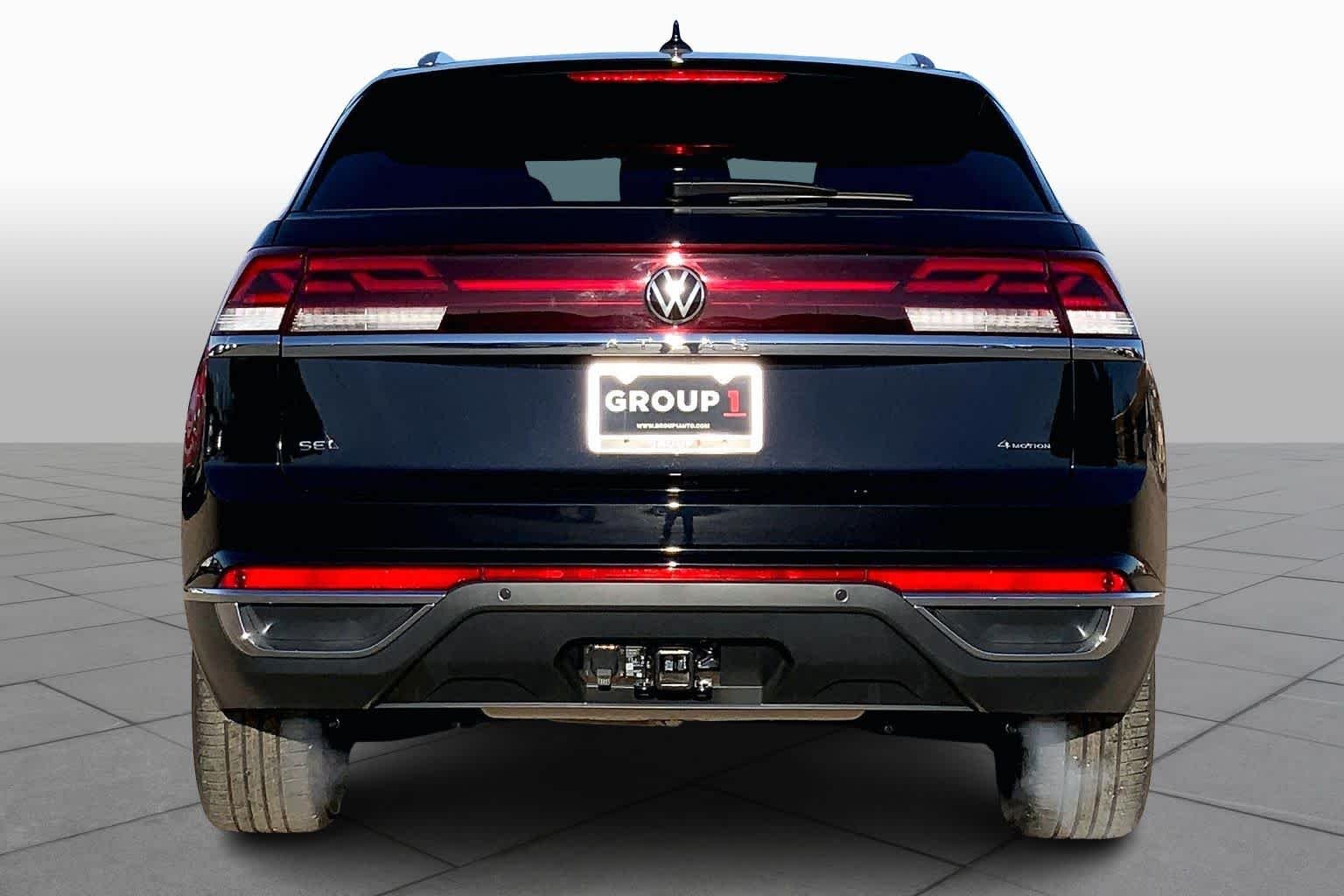 New 2026 Deep Black Pearl Volkswagen 2.0T SEL image 4
