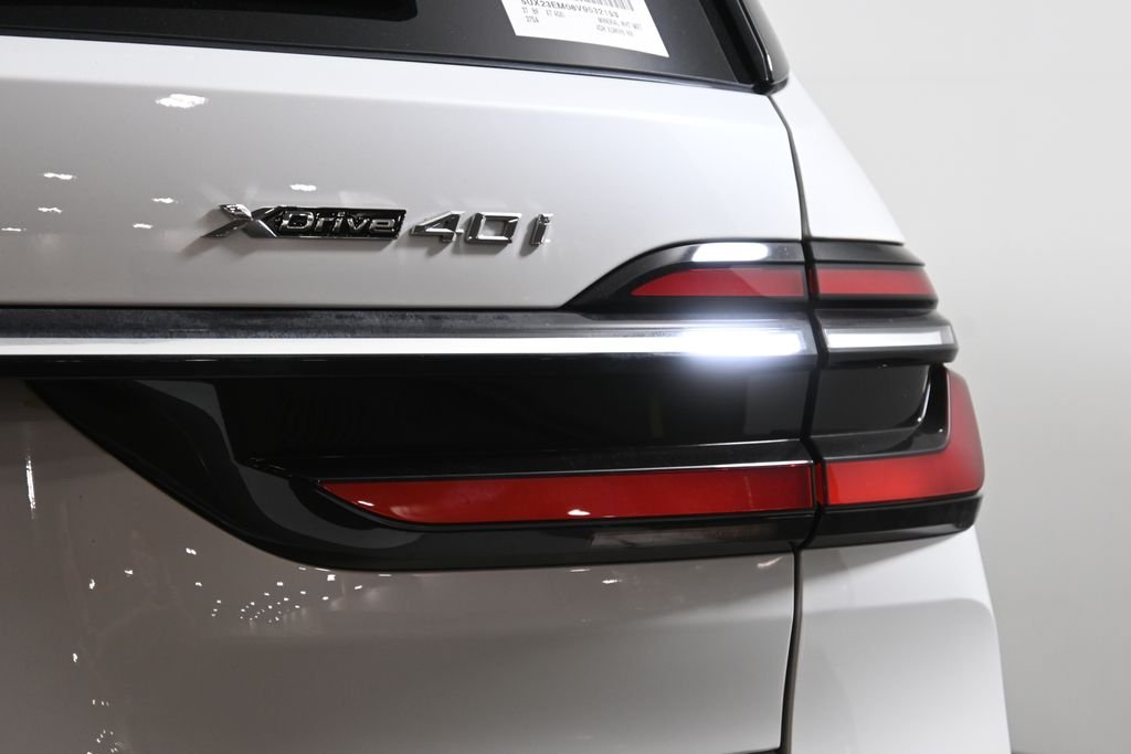 New 2027 White Metallic BMW xDrive40i image 13