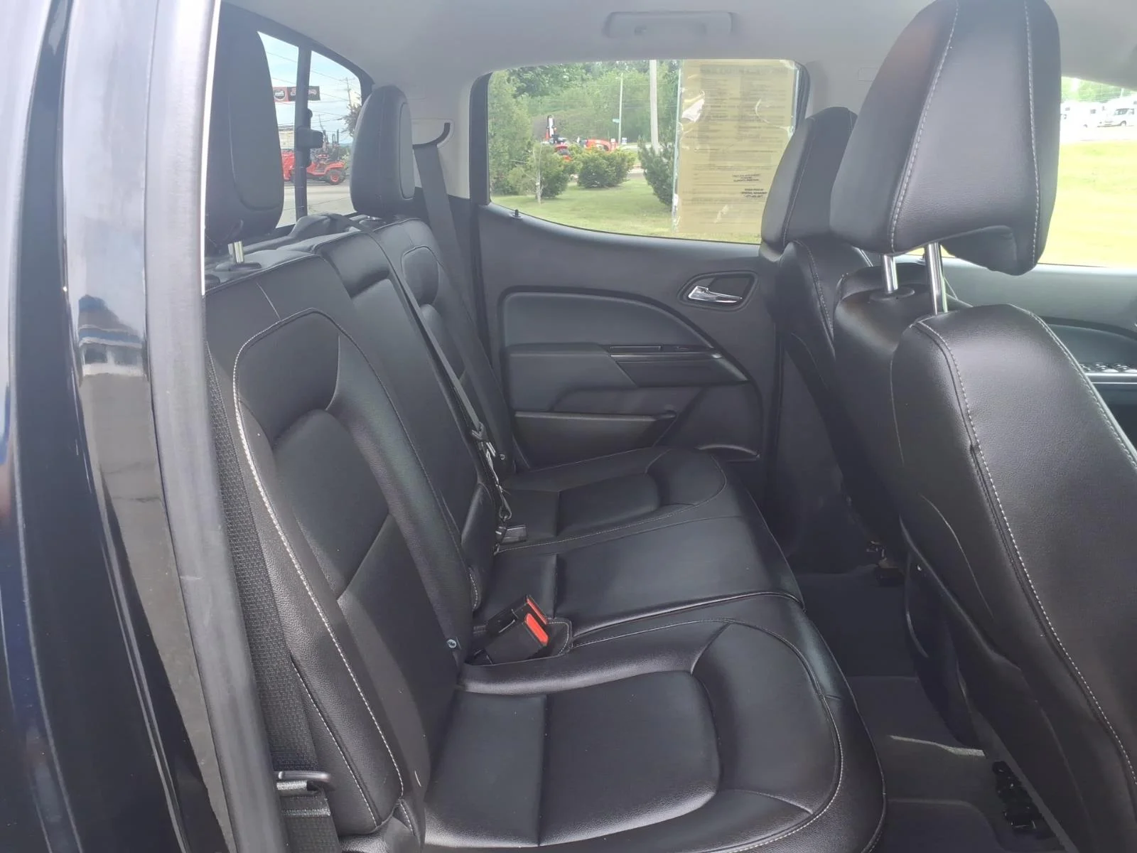 Used 2019 Black Chevrolet Z71 image 17