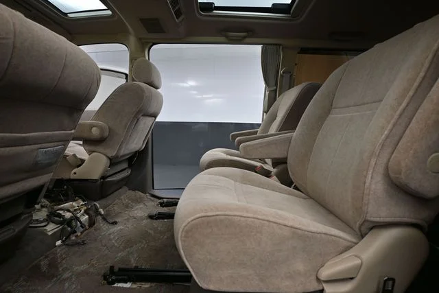 Used 1999 White Toyota Limited image 23