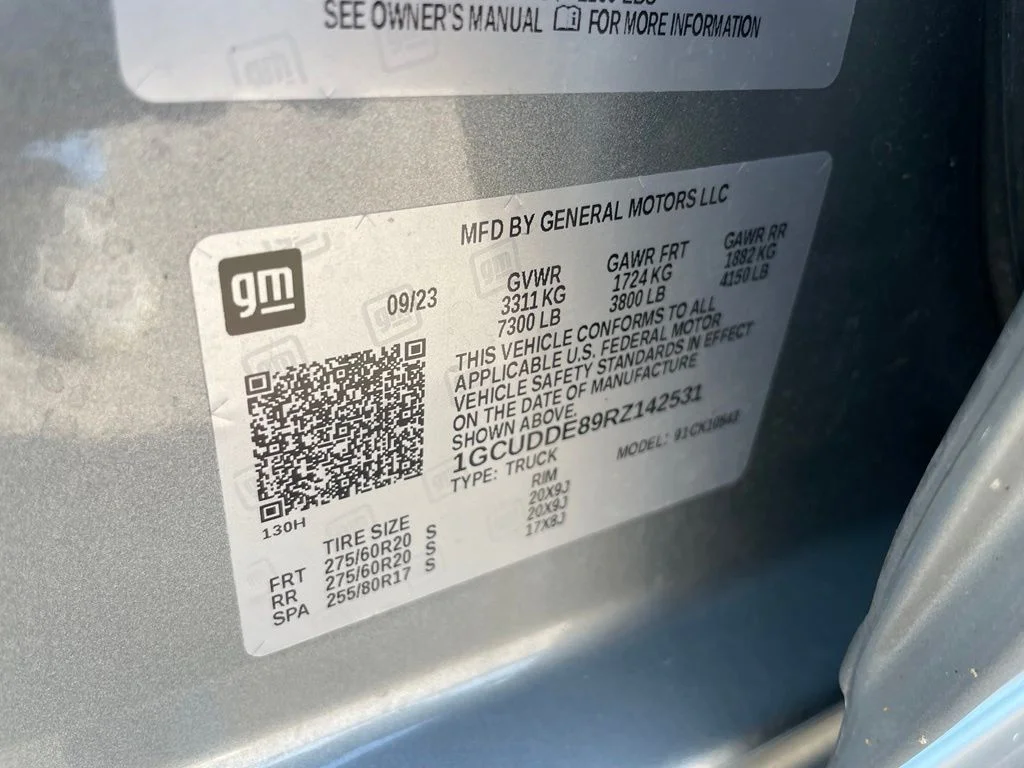 Used 2024 Sterling Gray Metallic Chevrolet LT image 34