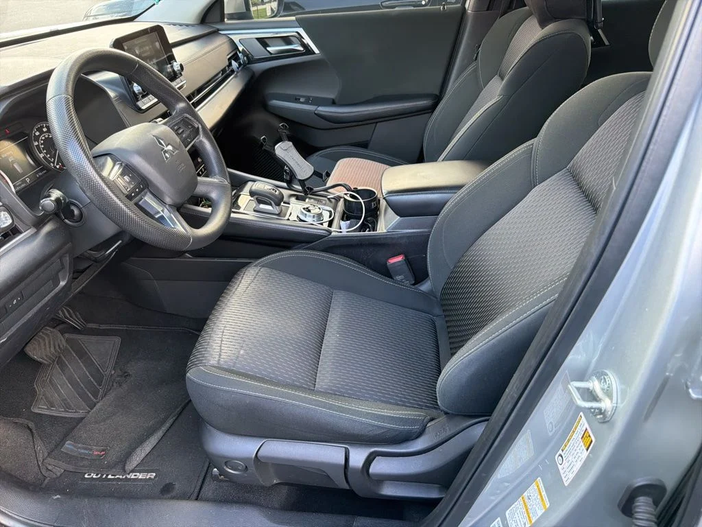 Used 2022  Mitsubishi ES image 8