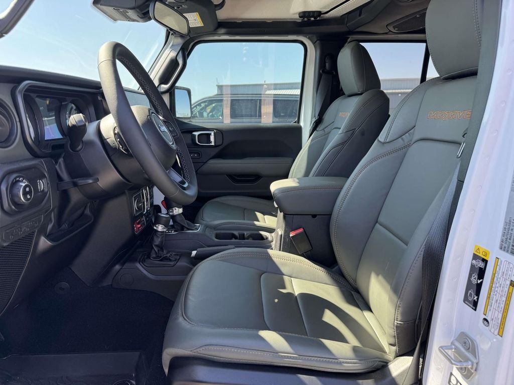 Used 2025 White Jeep Mojave image 13