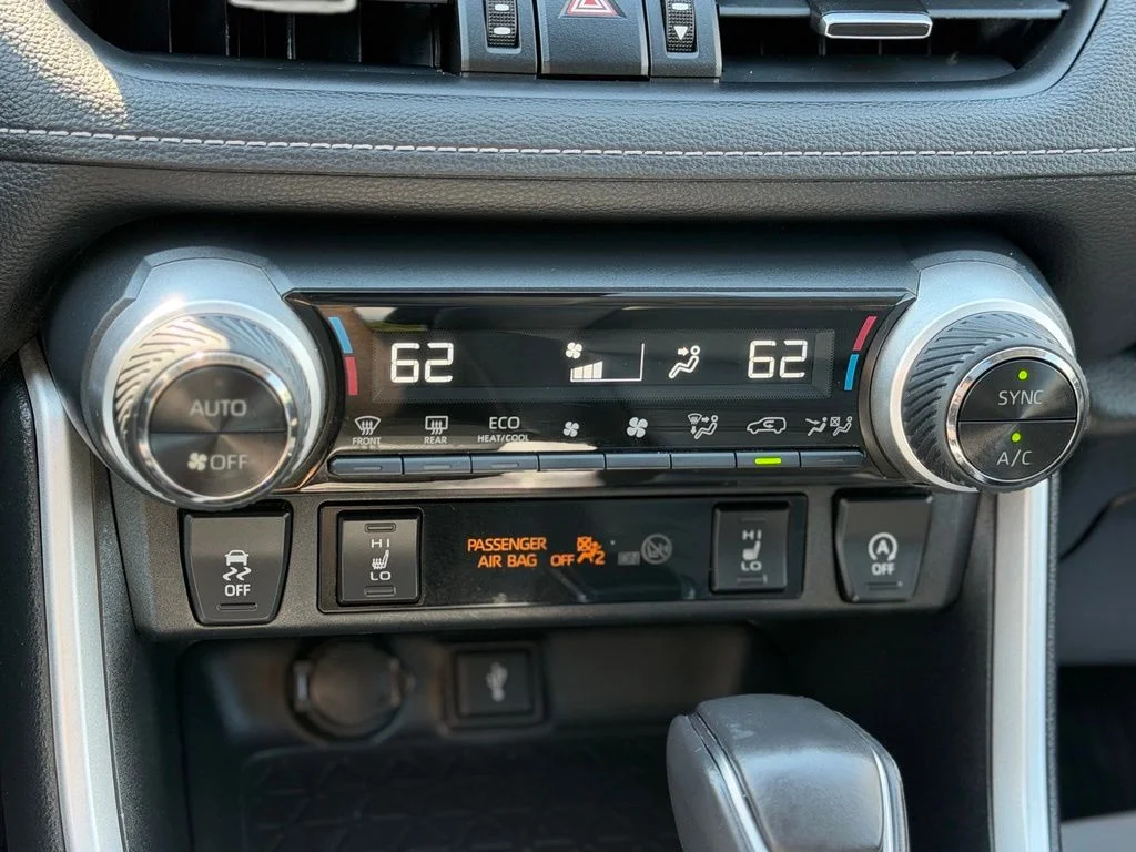 Used 2020 Gray Toyota XLE Premium image 16