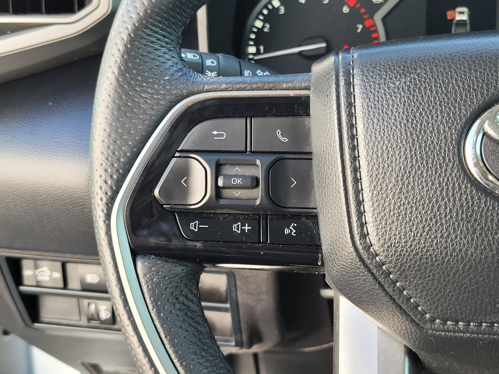 Used 2024  Toyota SR5 image 24
