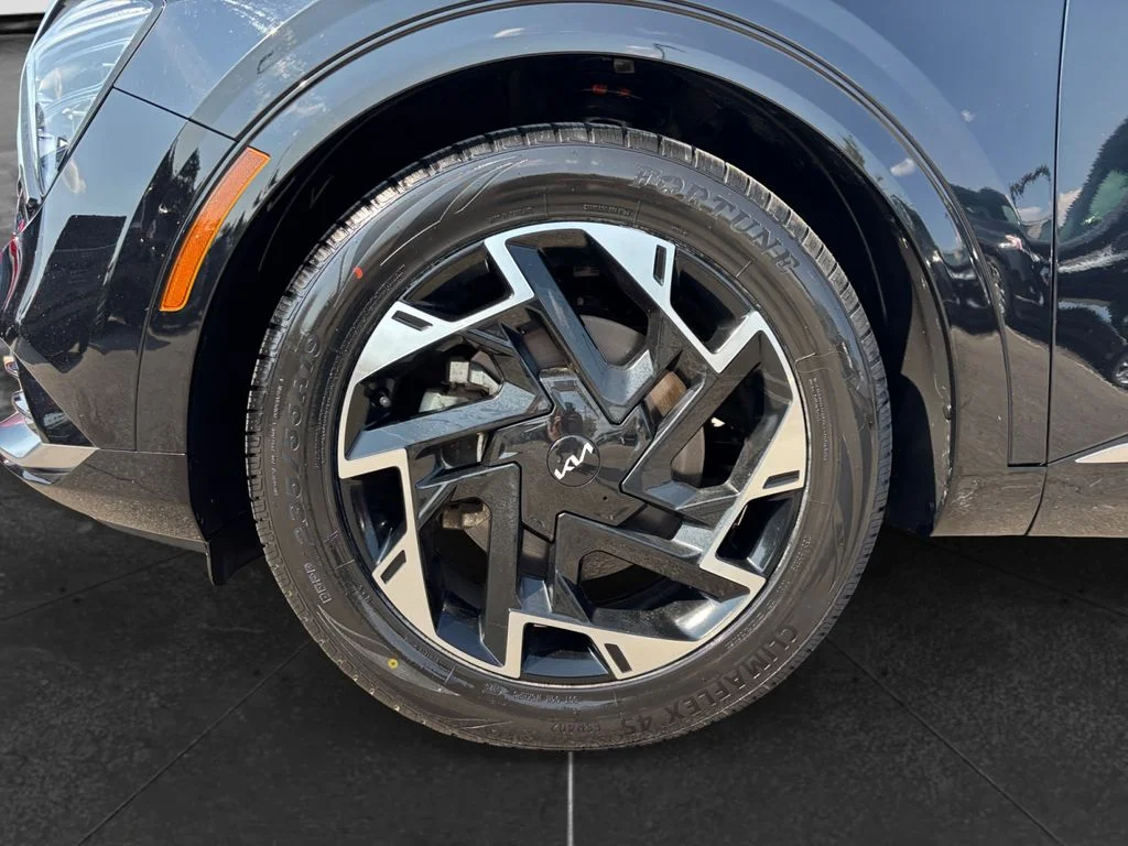 Used 2023 Black Kia SX-Prestige image 9