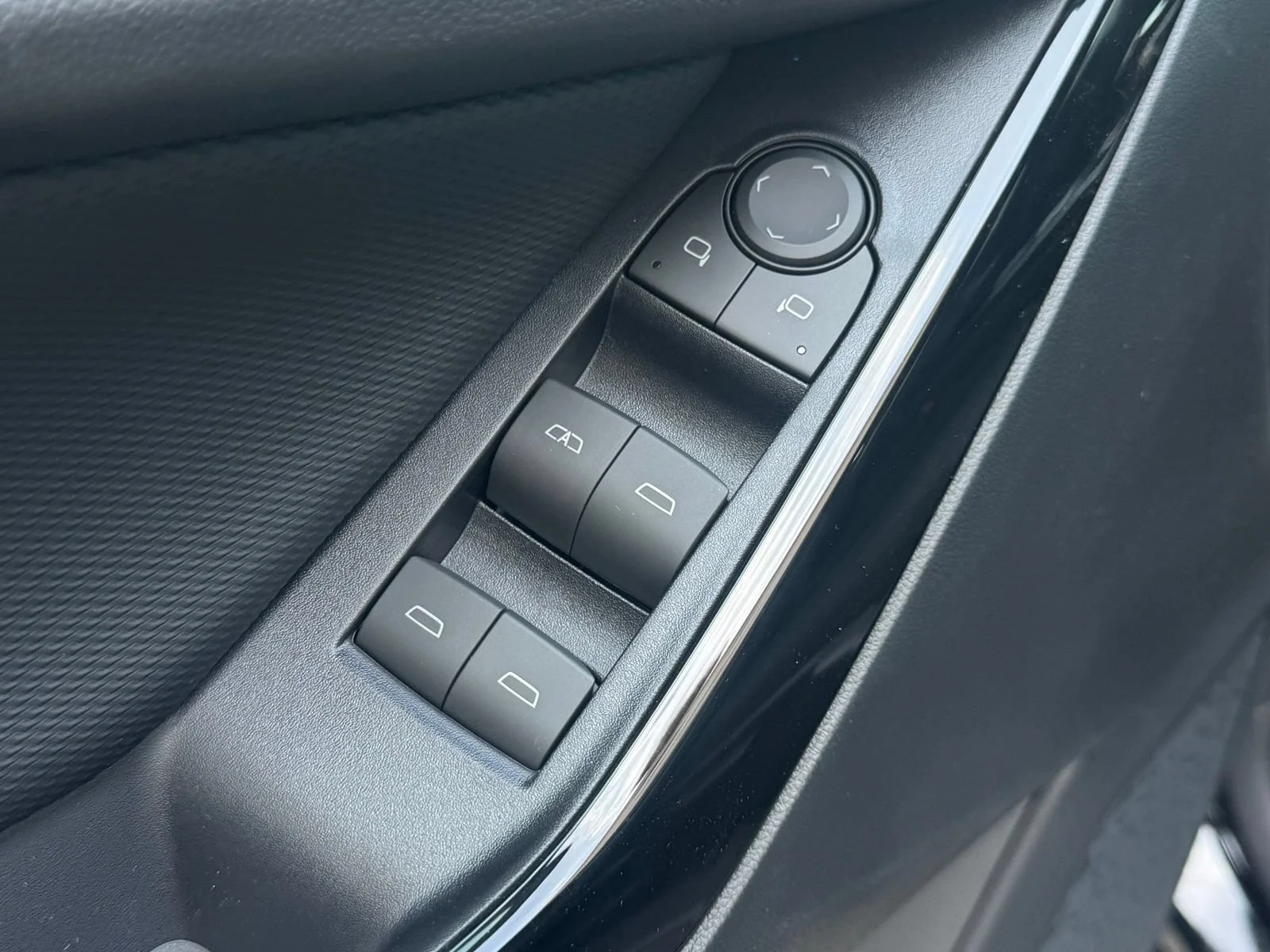 2027 Chevrolet Equinox LT - Photo 13