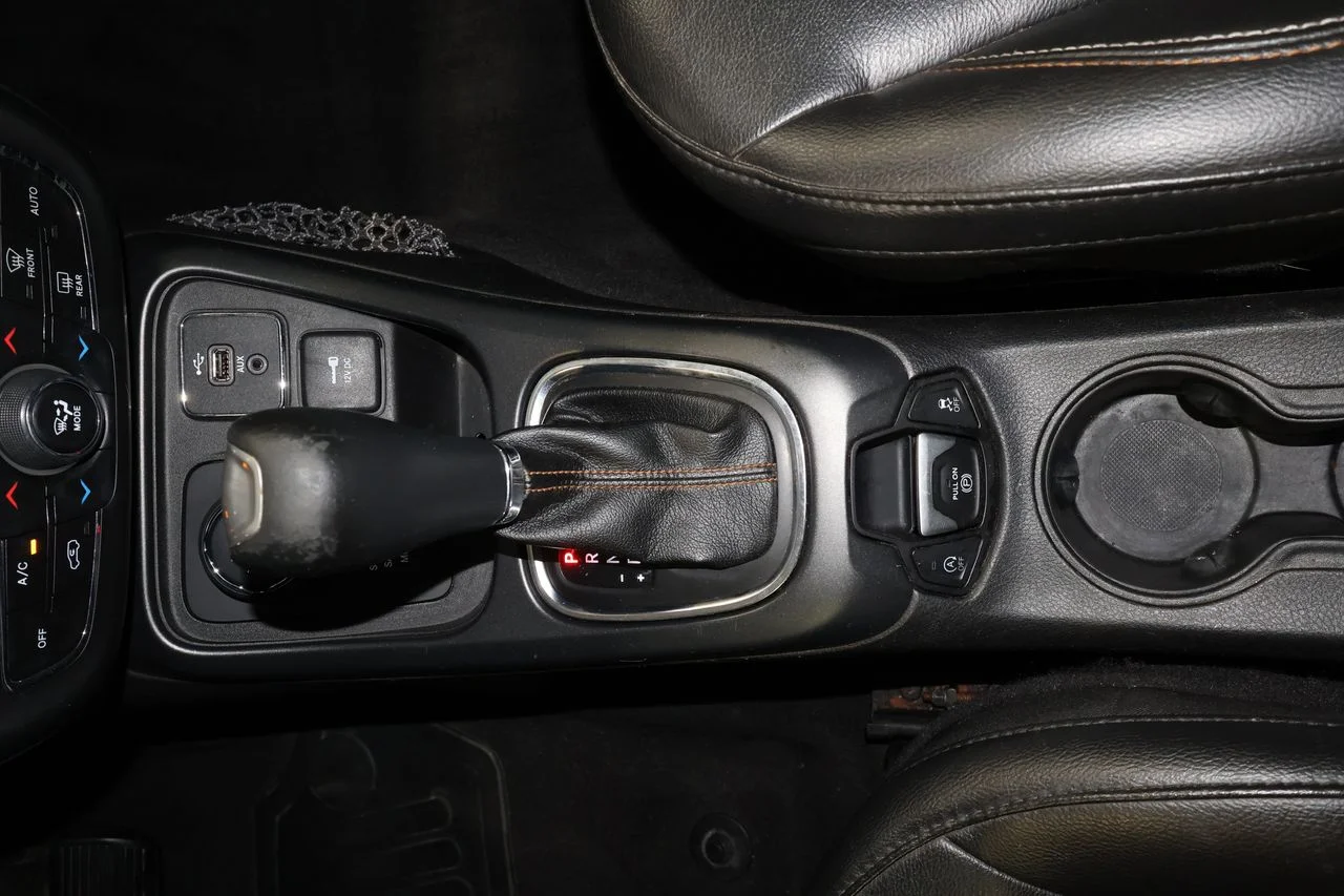 Used 2018 Black Jeep Latitude image 9