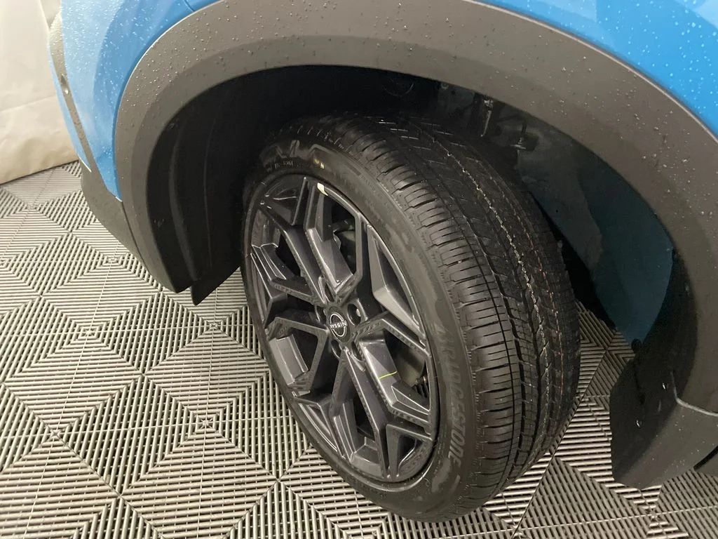 New 2026 Arctic Ice Blue Metallic / Super Black Two-tone Nissan SR image 27