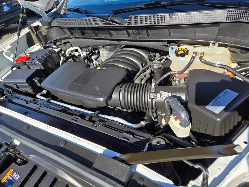 Used 2020 SUMMIT WHITE Chevrolet RST image 16