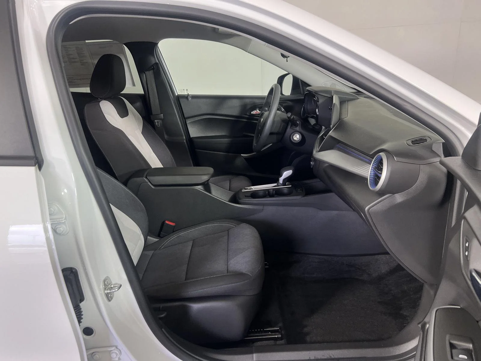 Used 2024 Summit White Chevrolet LS image 7