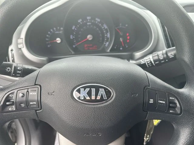 Used 2015  Kia LX image 12