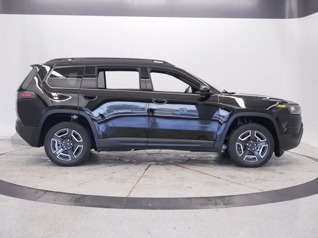 New 2026 Diamond Black Crystal Pearlcoat Jeep Limited image 7
