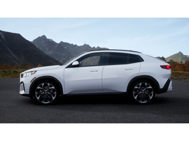 New 2026 Mineral White Metallic BMW xDrive28i image 4