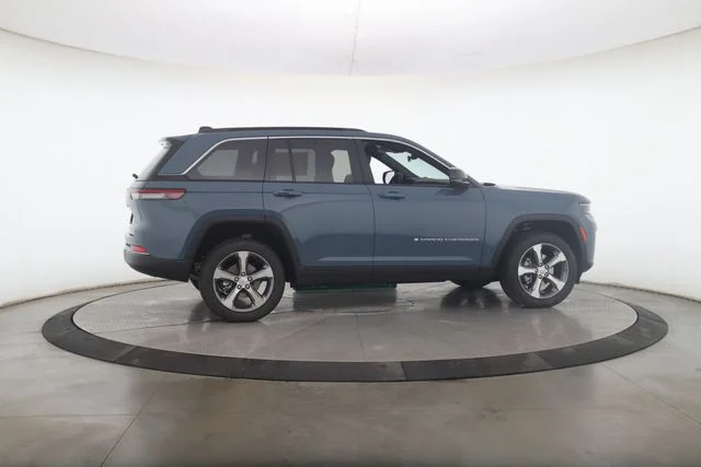 New 2026 Steel Blue Exterior Paint Jeep Limited image 6