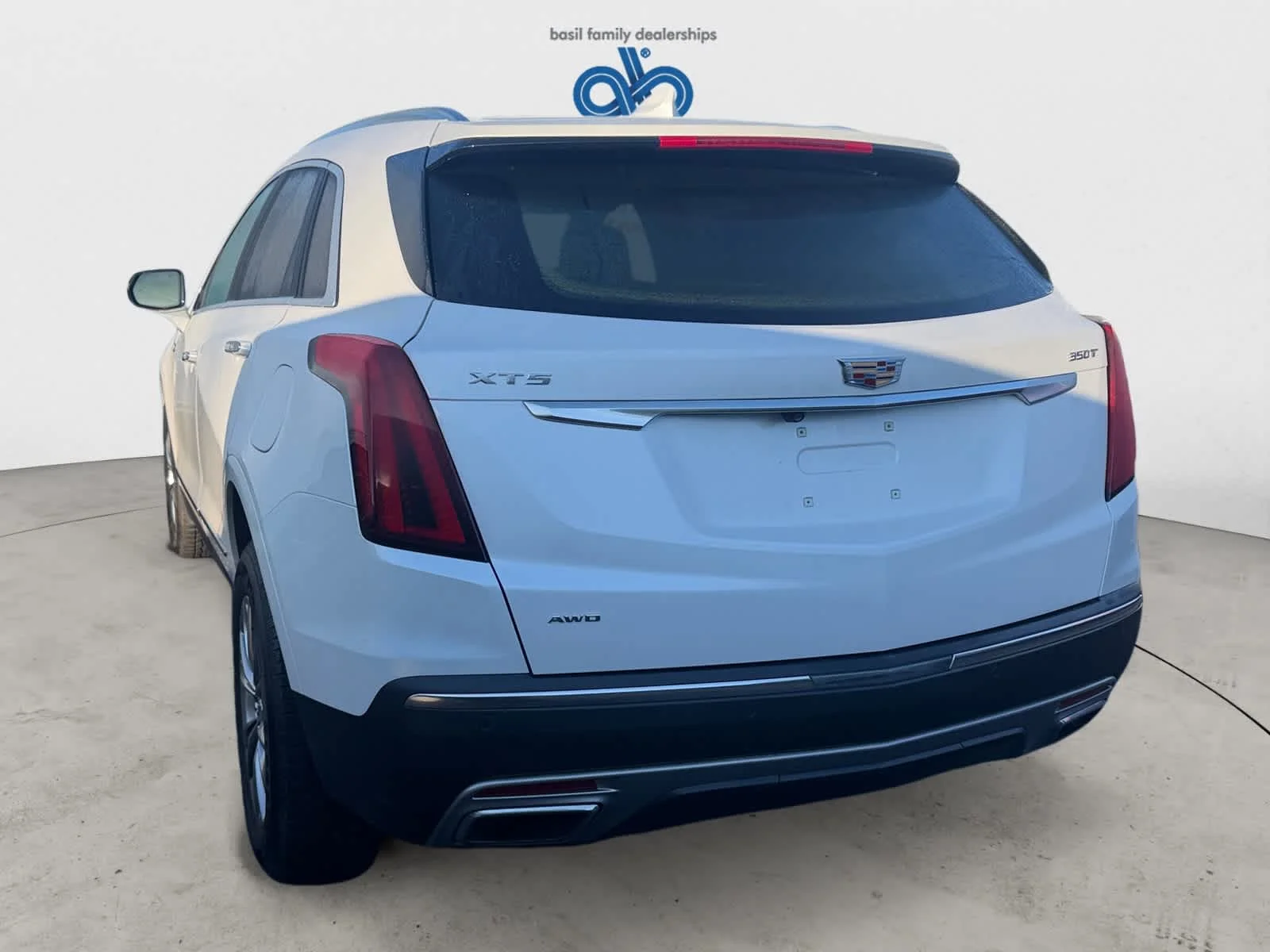 Used 2022 Crystal White Tricoat Cadillac AWD Premium Luxury image 5