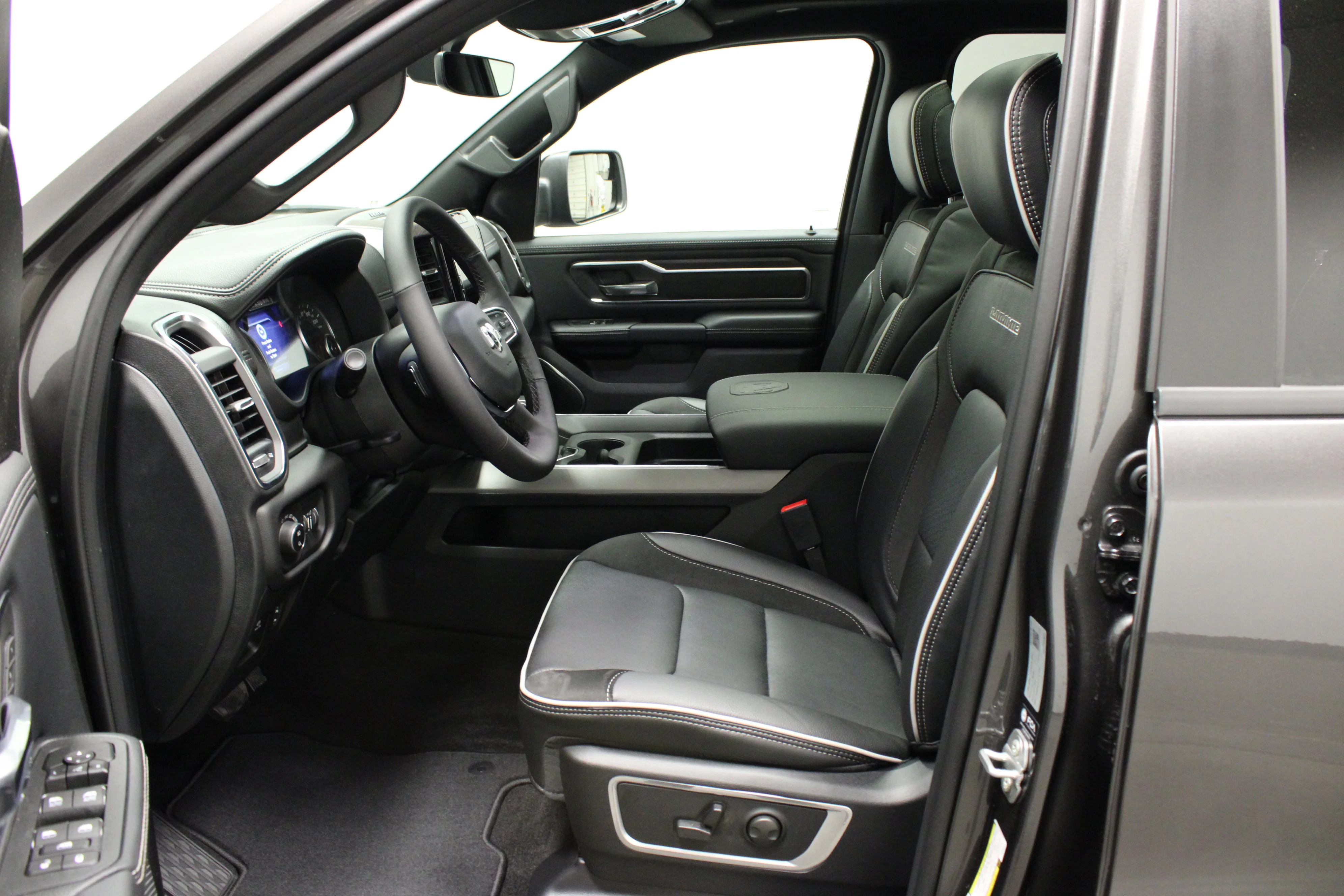 New 2026 Granite Crystal Metallic Clear-Coat Exterior Paint RAM Laramie image 19