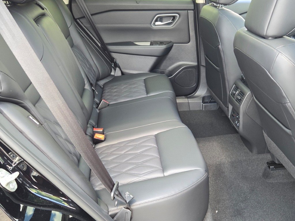 New 2026 Super Black Nissan Platinum image 9