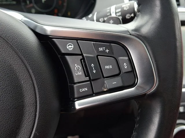 Used 2019  Jaguar R-Dynamic image 22