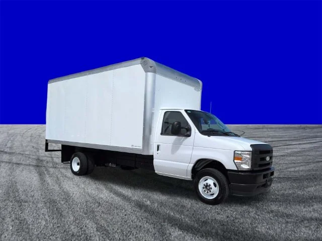 New 2027 Oxford White Ford E-450 DRW image 2