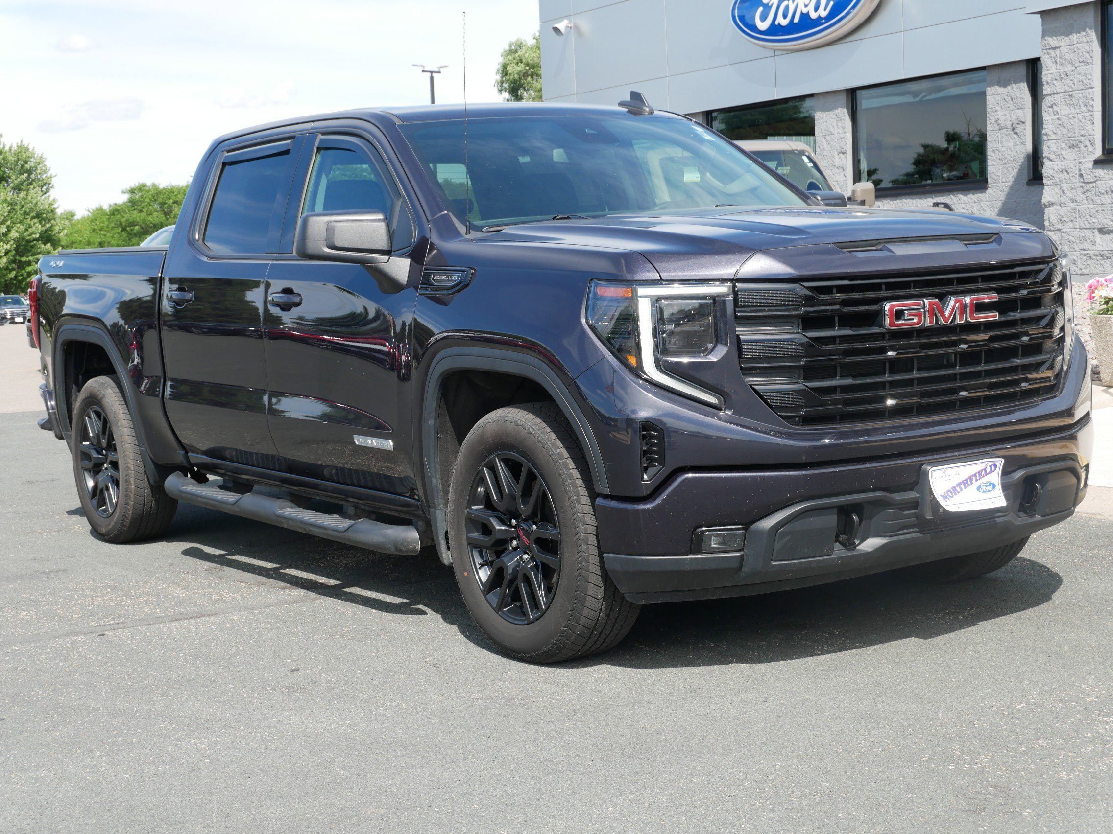 Used 2022 GMC Sierra 1500 Elevation with VIN 3GTUUCED6NG646522 for sale in Northfield, Minnesota