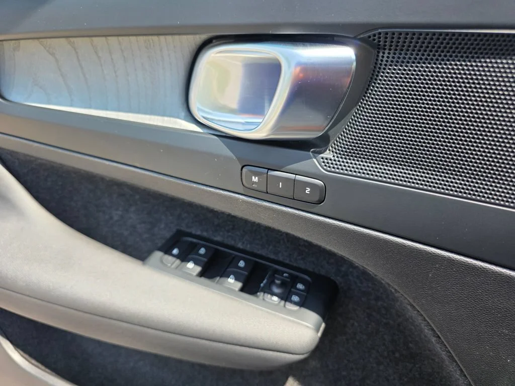 Used 2026  Volvo Plus image 15