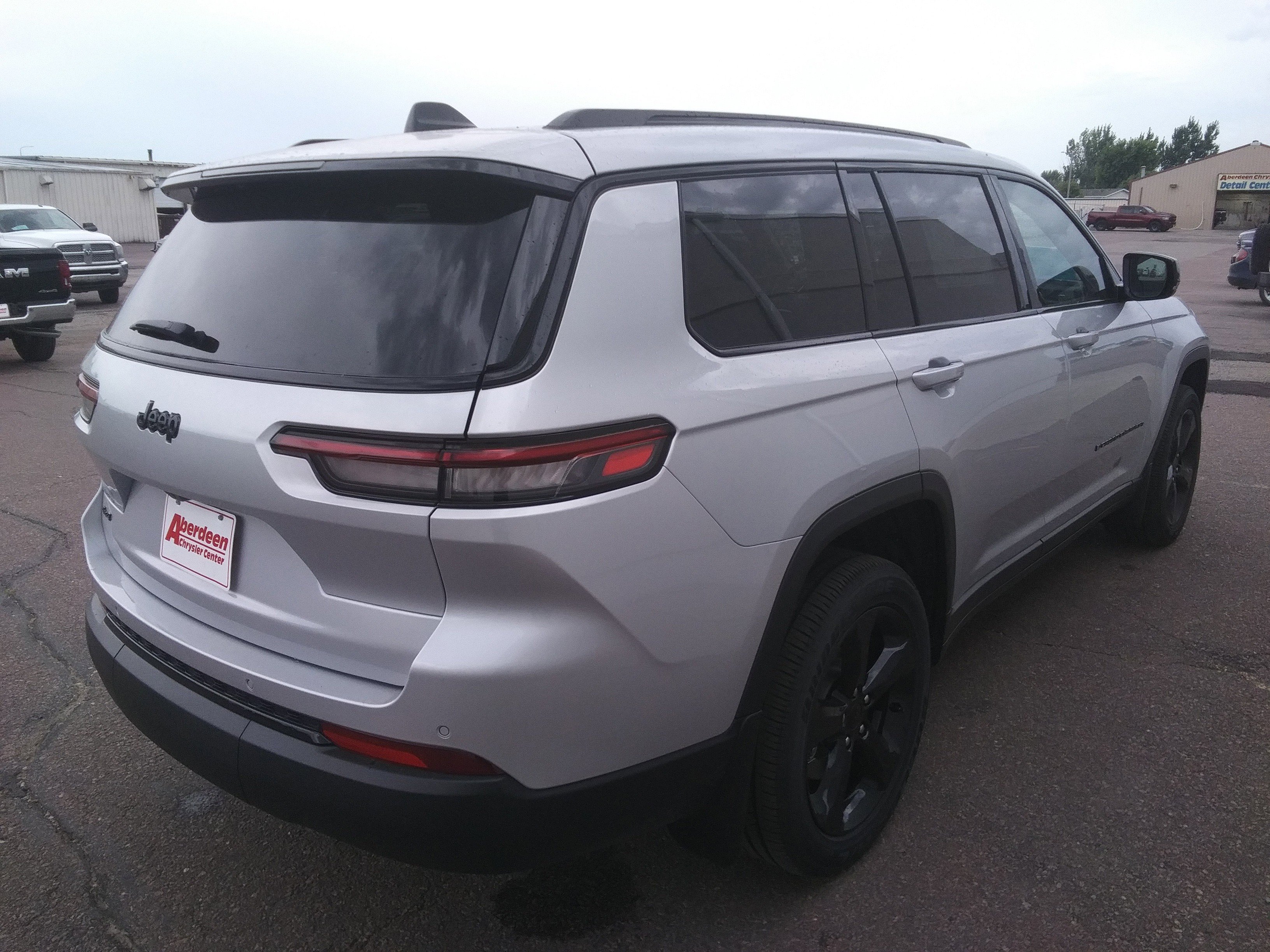 2025 Jeep Grand Cherokee L photo 3