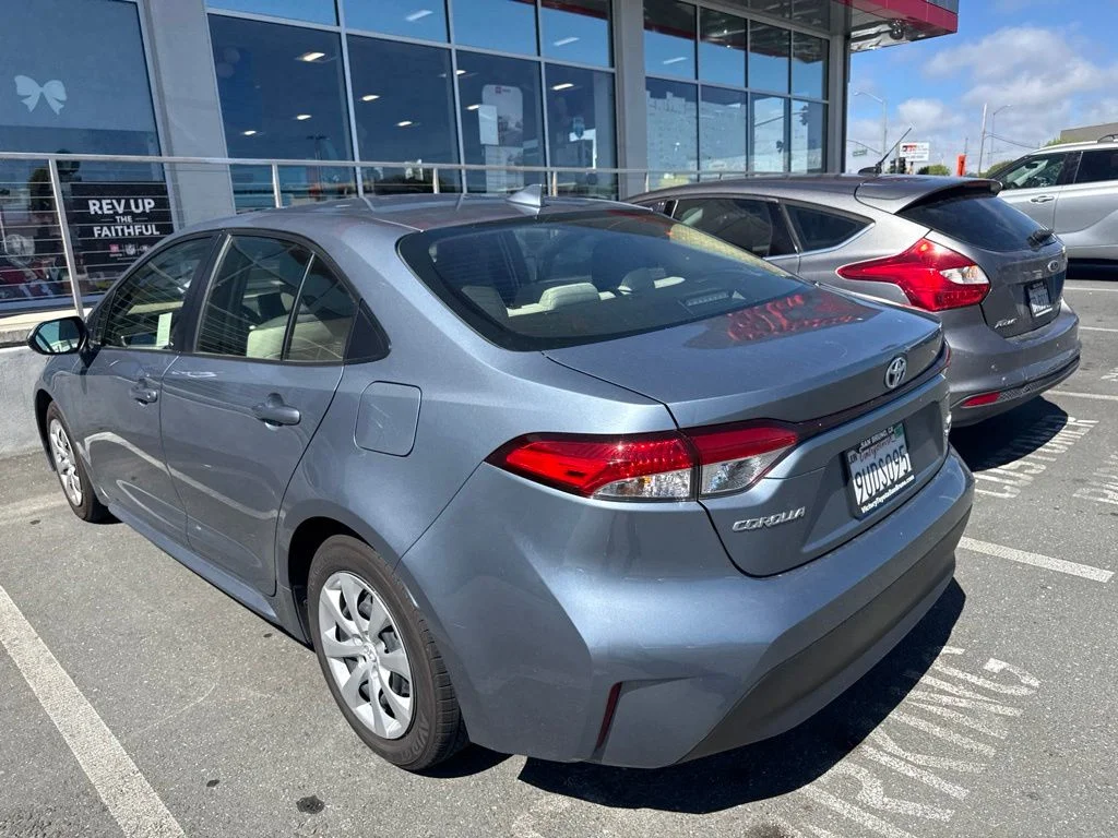 Used 2025  Toyota LE image 5